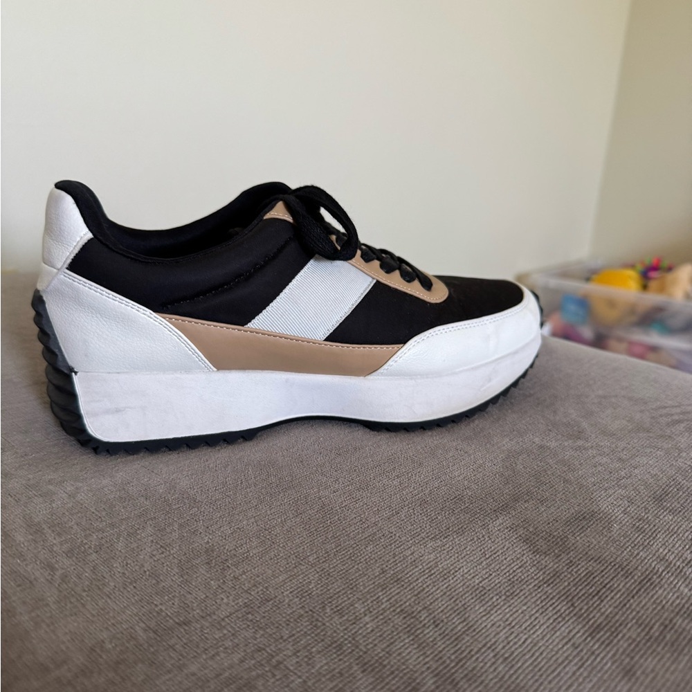 Stylish Black and White Women's Sneakers